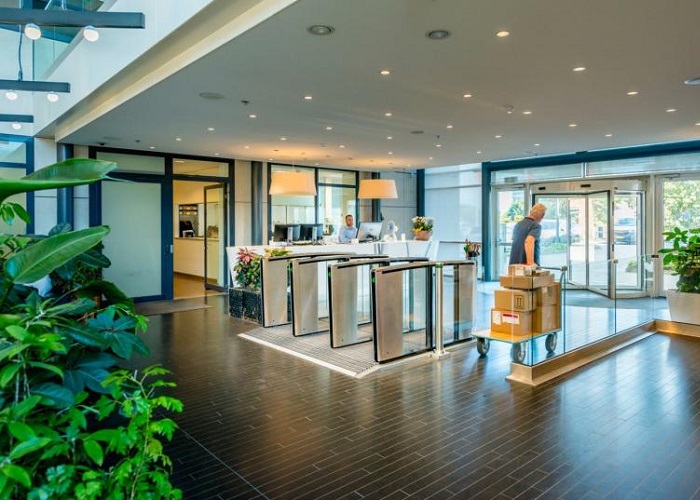 Cai-thien-an-ninh-cho-cac-nha-may-san-xuat-va-cong-ty-voi-he-thong-cong-xoay-quang